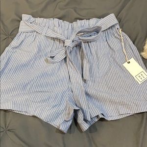 Wide lengthed shorts